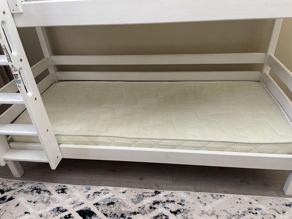 Двуярусная кровать