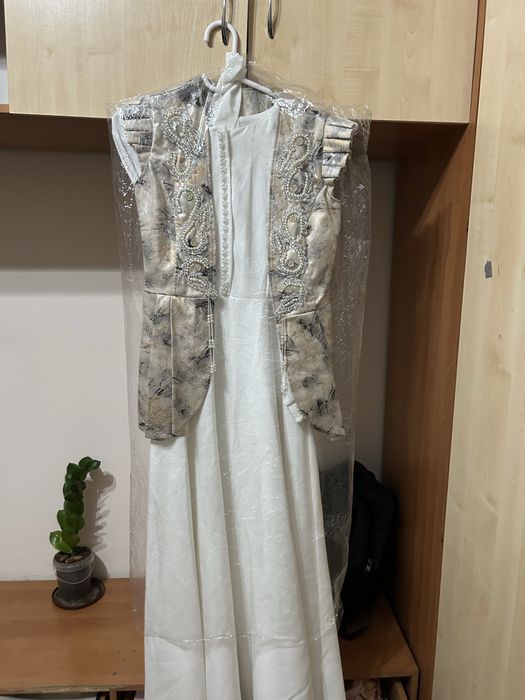 Сырға салуға арналған койлек жане жакеи