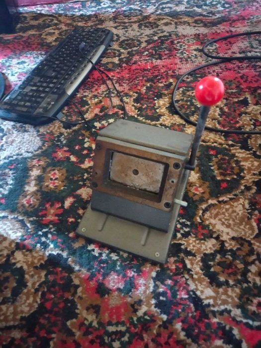 Продается комплект компьютер принтер 3шт ламинатор визрезак фотоапарат