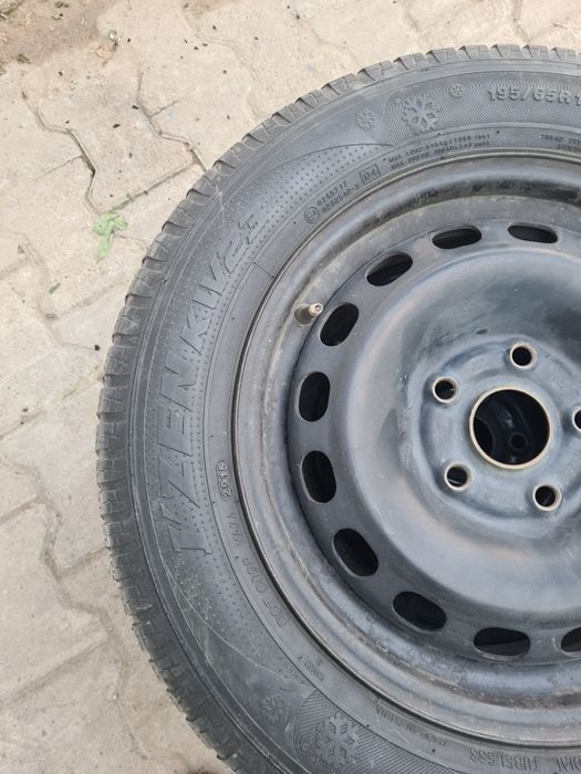 Продам шины зимние с дисками