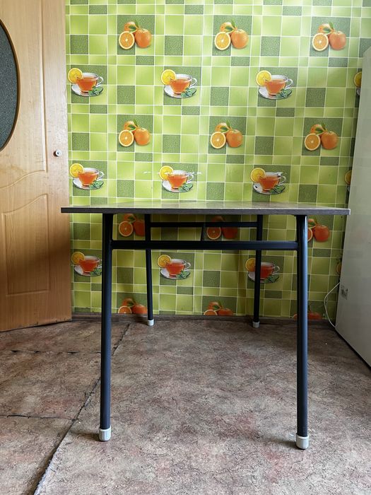 Стол кухонный со стульями