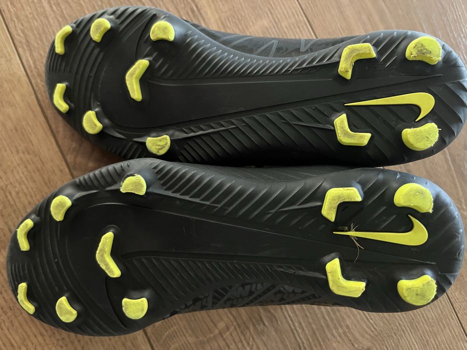 Adidasi fotbal nike marimea 35.5