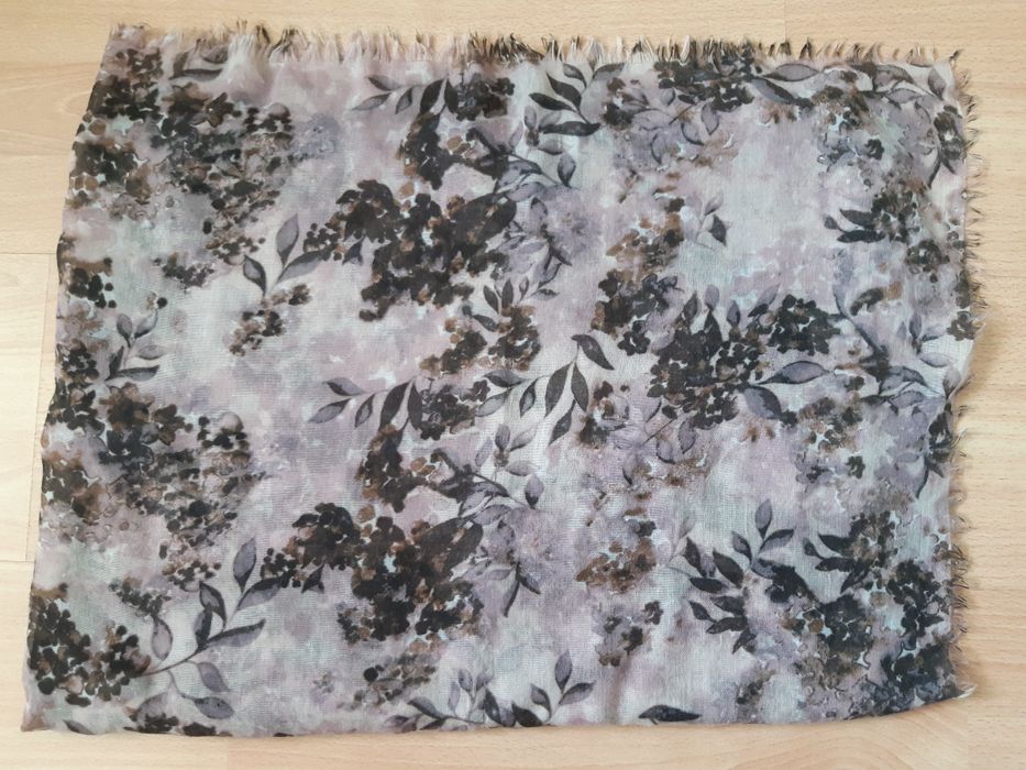 Лот 4 броя цветни тънки шалове