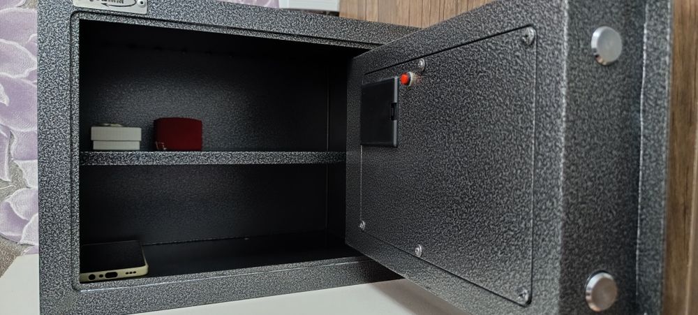 Сейф продам свой