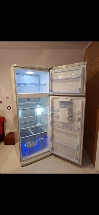 -Vând Frigider cu doua usi Beko 477 l, Clasa A+, No Frost, H 193 cm, Gri Sidef-