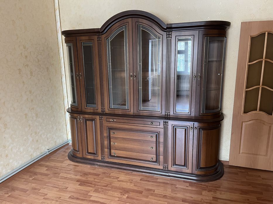 Горка орех оригинал сервант