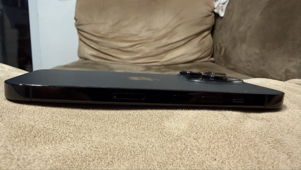 Продавам iPhone 14 pro 128 gb space black