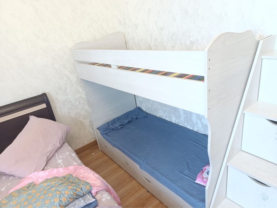 Детская двухъярусная кровать