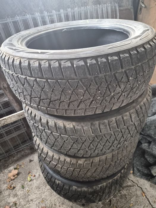 Продавам зимни гуми Bridgestone Blizzak DM -V2  235/55R19 105T