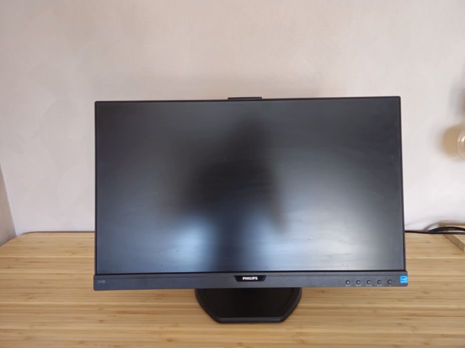 Продавам монитор Philips