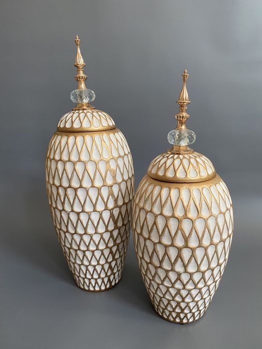 Парные вазы с крышками