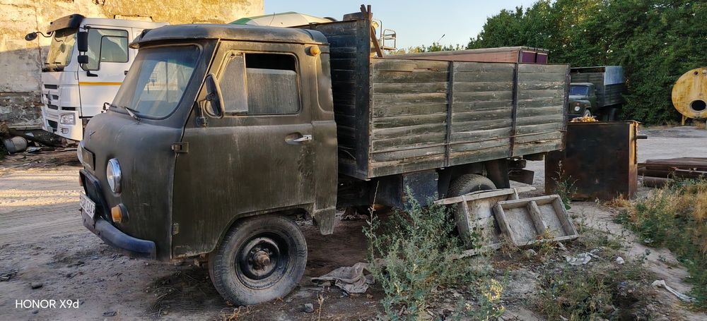 Uaz bartovoy sotiladi 1983 yil metanda