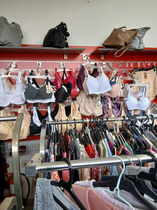 Стока за 18000 с оборудване за магазин