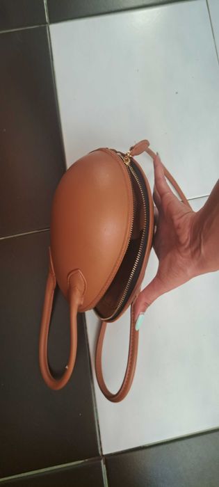 Дамска чанта под формата на яйце като нова