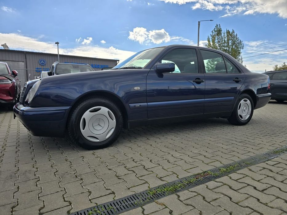 Mercedes Benz E200 Old Timer