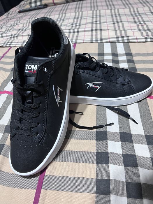 Adidași Tommy Hilfiger