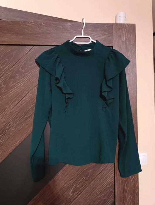 Дамски блузки спортни и елегантни