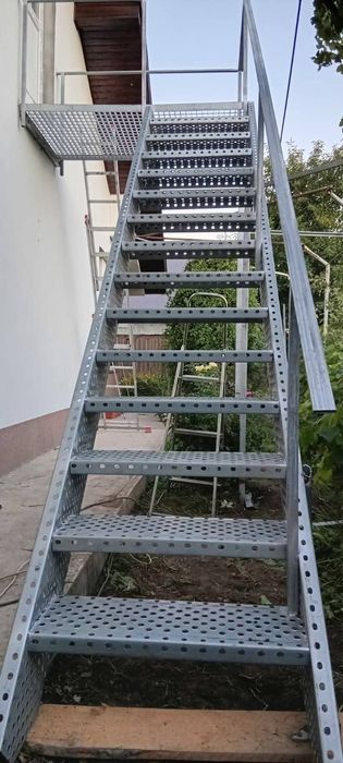 Scări metalice zincate 85x27