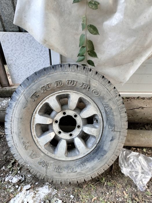 продам 1шт диск с резиной 235/75/15
