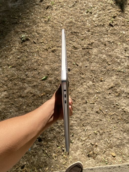 Macbook Pro ( 16 GB RAM, 1 TB SSD )