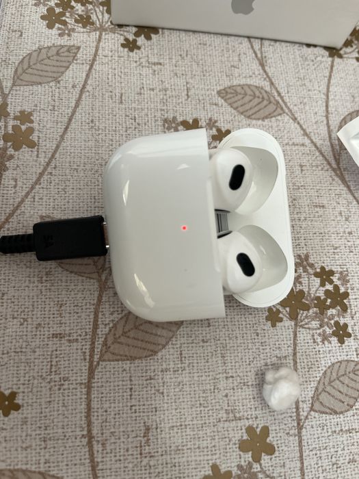 Airpods Luxe.