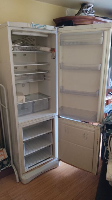 Холодильник Indesit