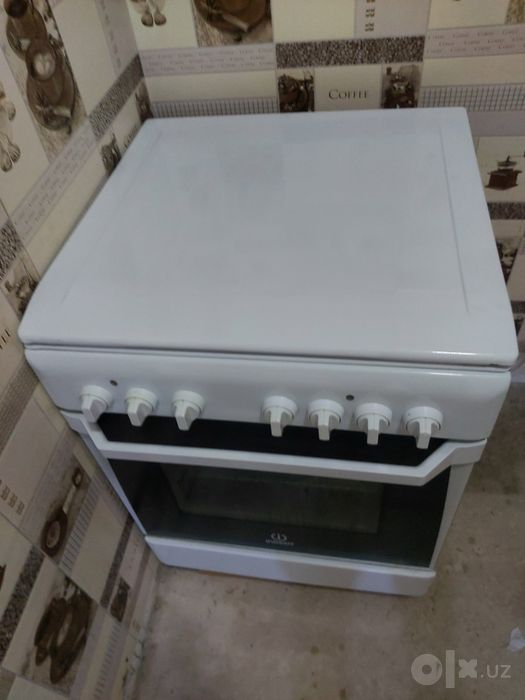 Отличная  электрическая плита  Indesit-Итальянская!