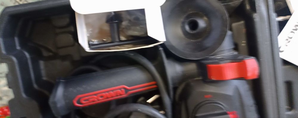 Мощный перфоратор Crown CT18180BMC