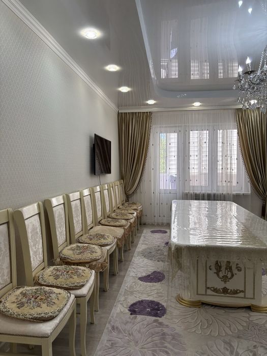 Стол со стульями