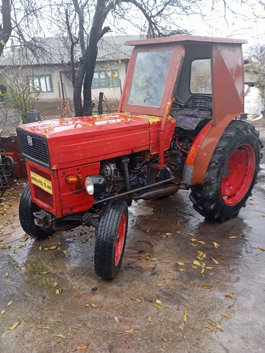 Vând tractoare u445