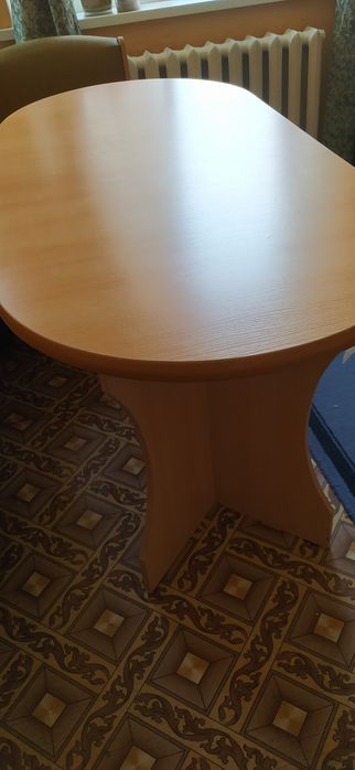 Стол овальное 1.50*0.70, хорошее качество
