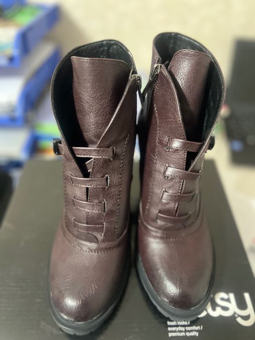 Продам осеннюю кожаную ботинку