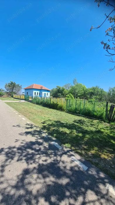 Casa cu teren 2000 m.p.
