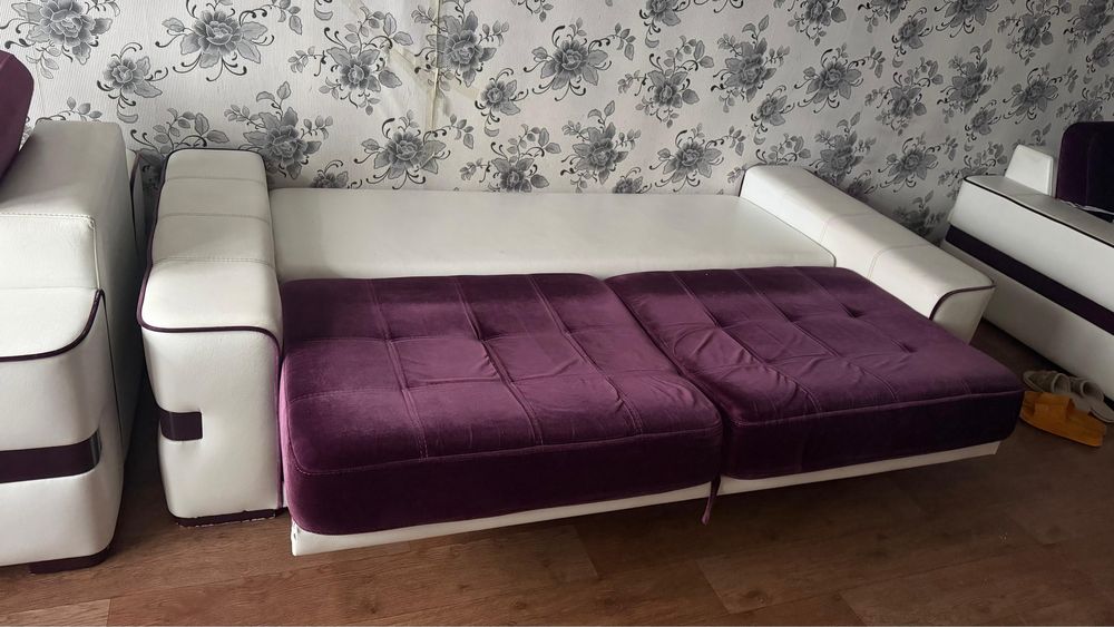 Продается диван и два кресла