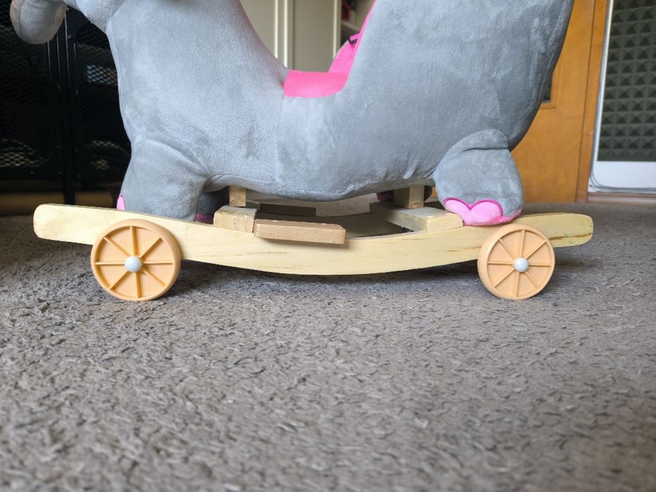 Пееща плюшена люлка, столче с колелца, слонче