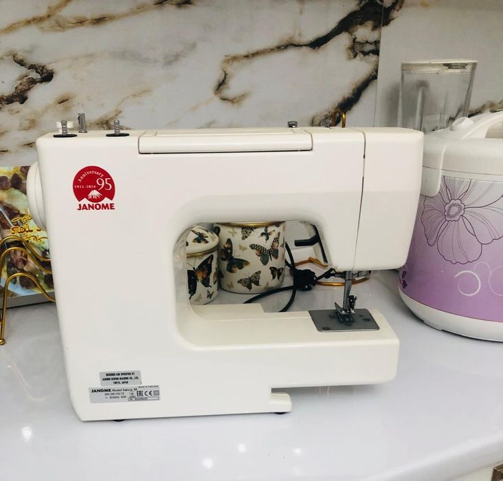 Новая швейная машинка