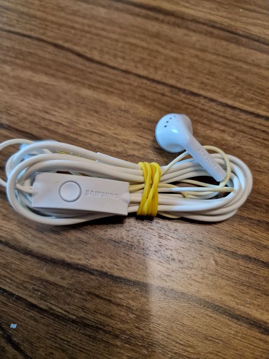 Căști Samsung, originale, mufa jack., 2 seturi, 30 lei setul.