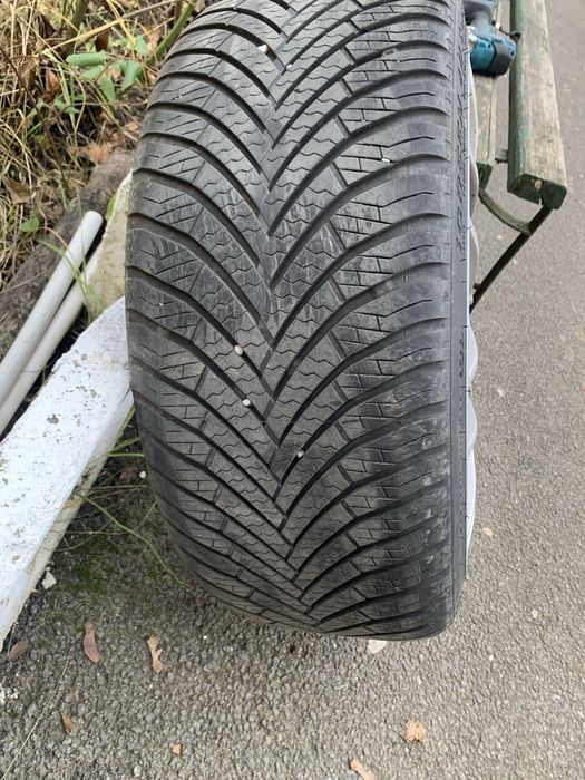 Vind genti cu anvelope 225/40/18 in stare f buna m+s