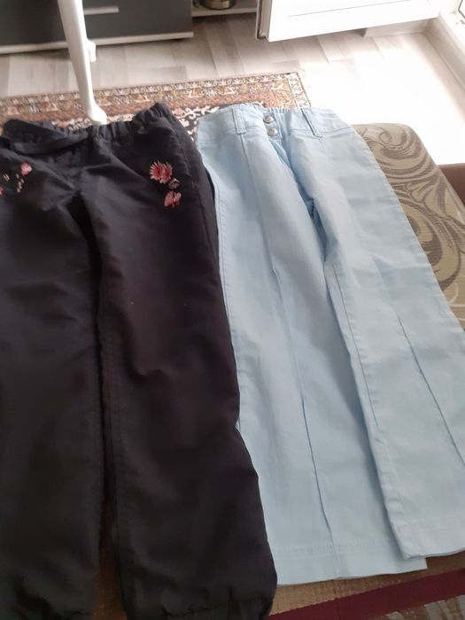 Pantaloni de vanzare