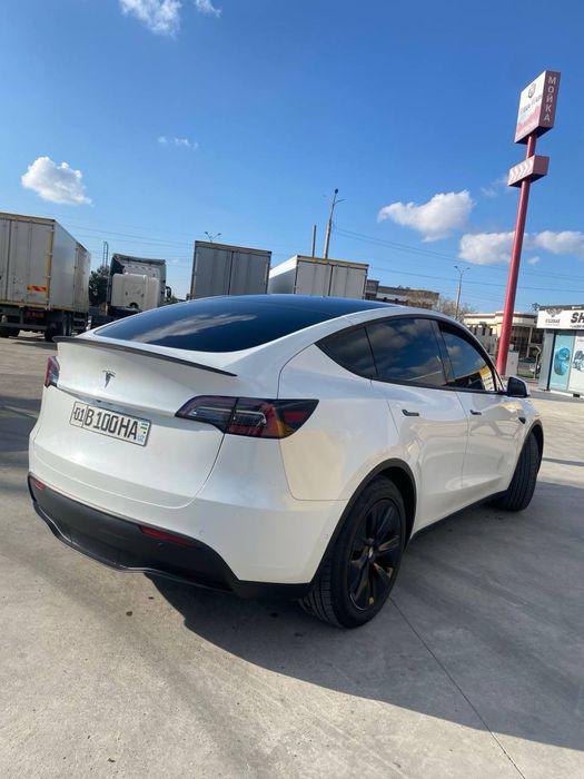 Tesla Model Y 2022 long range