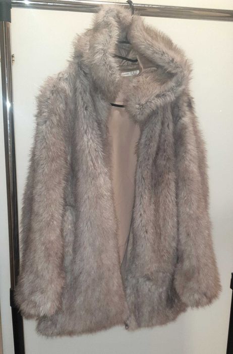 Jacheta OYSHO cu gluga , Blana imitatie Camel, izolație Primaloft  ,'M