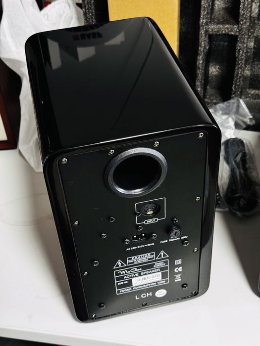 McGee Energy Model 1 Boxe Active Hi-Fi Stereo 2 Căi, Amplificare Integrată, Bass Reflex, Piano Black, Subwoofer Out, Noi în Cutie