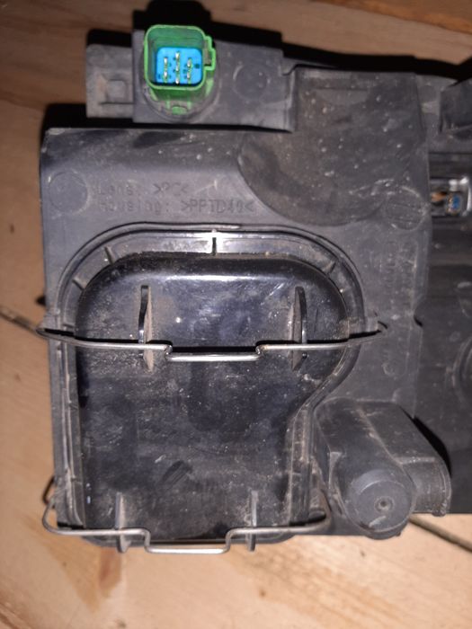 Far stânga Ford Transit.  contact prin whatsApp