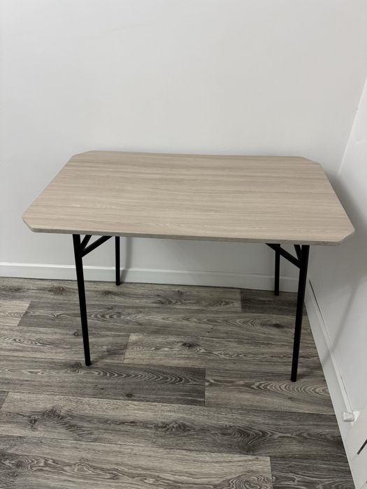 Продам стол удобный