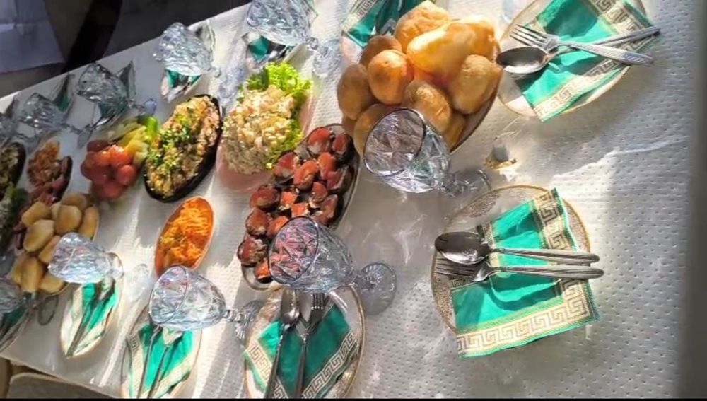 Аренда стола и табуреток