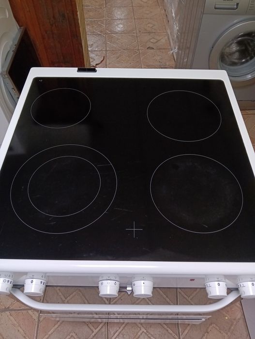 Свободно стояща печка с керамичен плот Voss  2 години Гаранция!