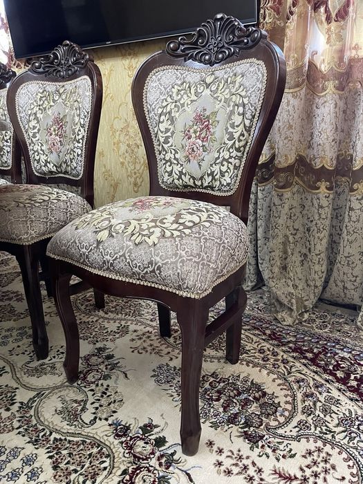 Продаётся стол + 12 стульев ( комплект) б/у в отличном состоянии