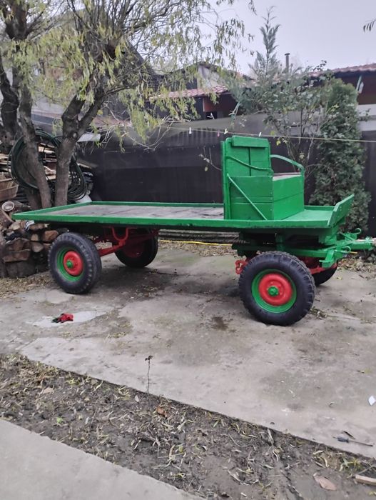 Vând platforma pentru cai