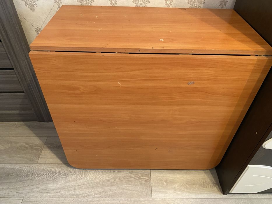 Продаю стол семей