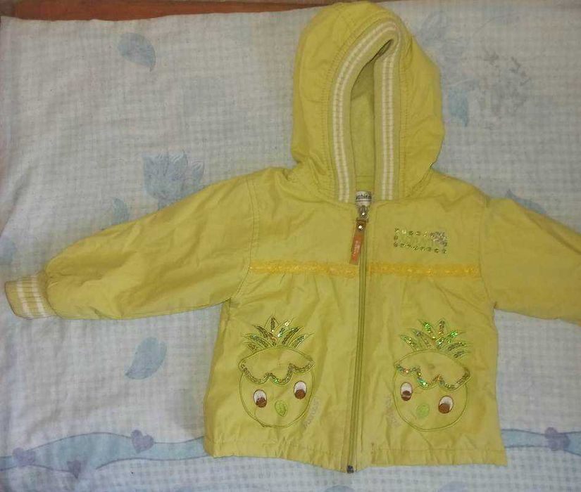 Детский комбинезон и курточки.